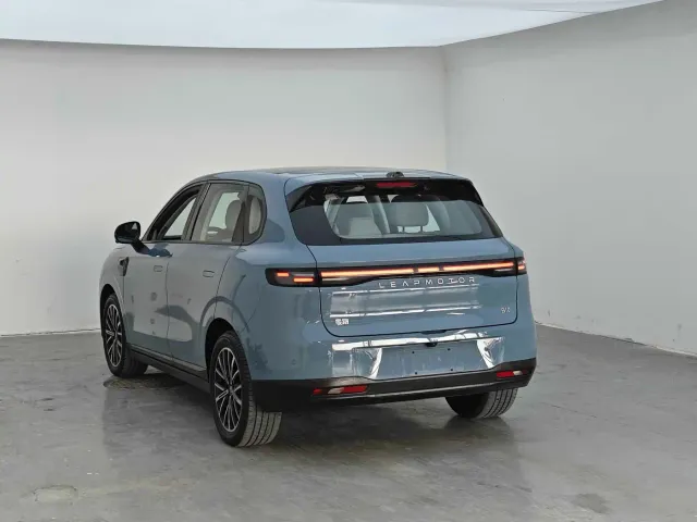 Leapmotor B10 — Фото автомобиля 9