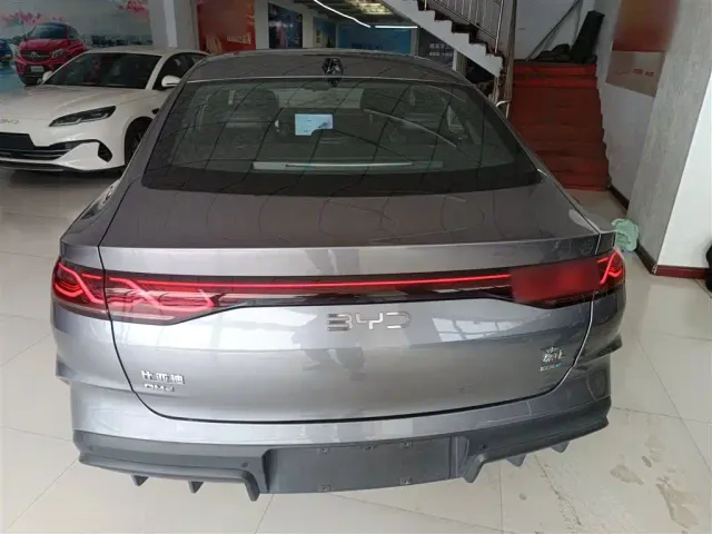 BYD Qin L — Фото автомобиля 5