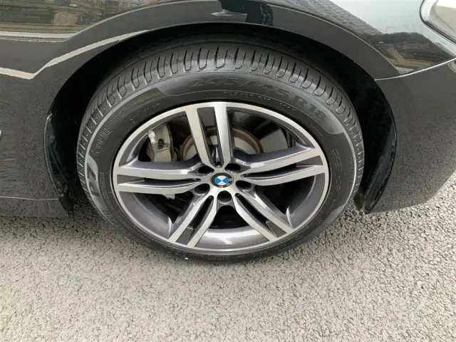 BMW 5 Series — Фото автомобиля 21