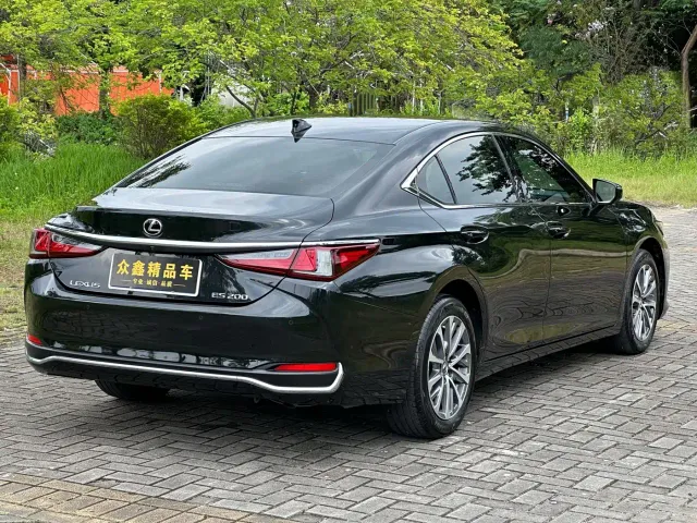 Lexus ES — Фото автомобиля 14