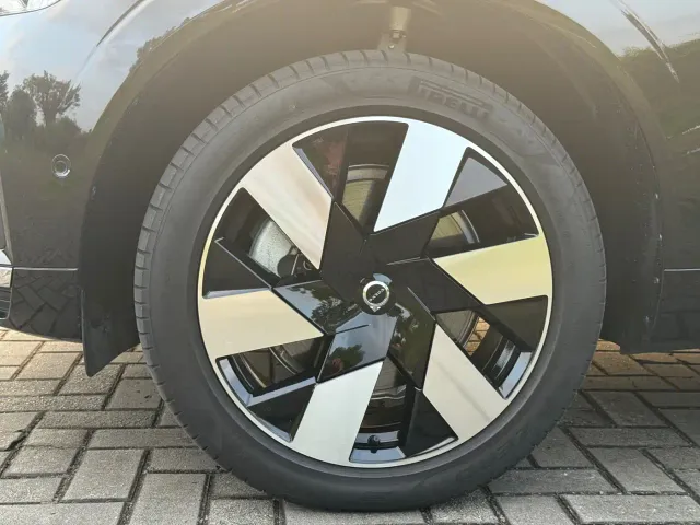 Volvo XC60 — Фото автомобиля 8