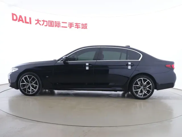 BMW 5 Series — Фото автомобиля 17