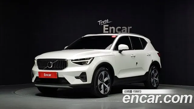 Фотография автомобиля — Volvo XC40