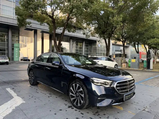Mercedes-Benz E-Class — Фото автомобиля 4
