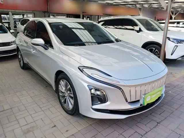Hongqi E-QM5 — Фото автомобиля 3