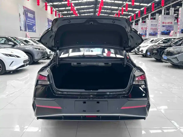 Hyundai Elantra — Фото автомобиля 15