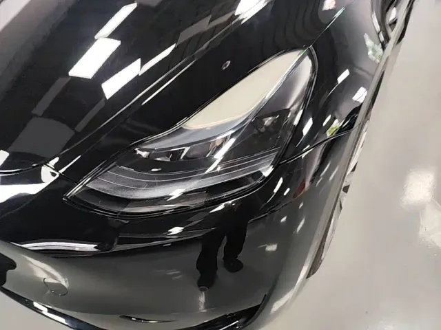 Tesla Model Y — Фото автомобиля 23