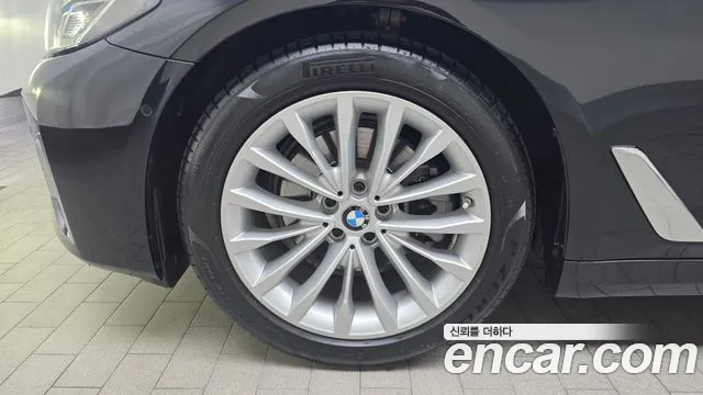 BMW 5-Series — Фото автомобиля 4