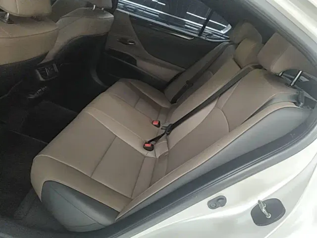 Lexus ES — Фото автомобиля 16