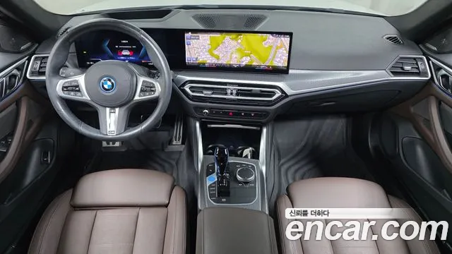 BMW i4 — Фото автомобиля 3
