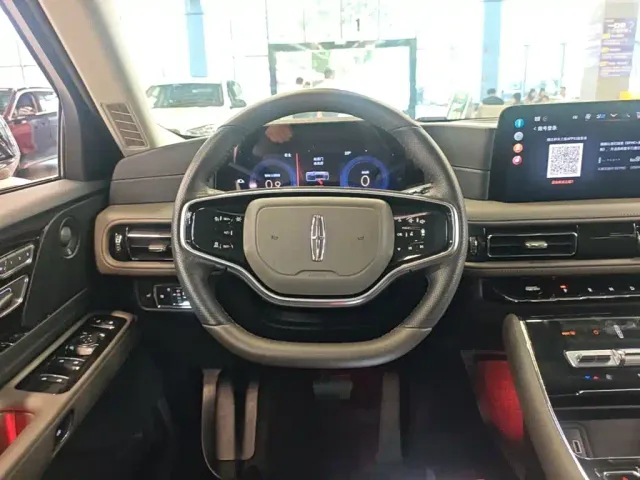 Lincoln Aviator — Фото автомобиля 10