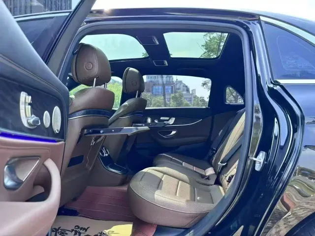 Mercedes-Benz E-Class — Фото автомобиля 5