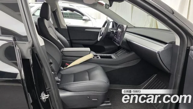 Tesla Model Y — Фото автомобиля 16