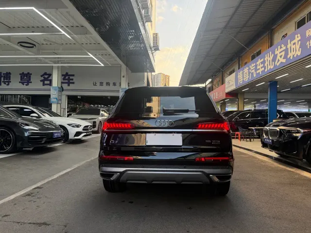 Audi Q7 — Фото автомобиля 26