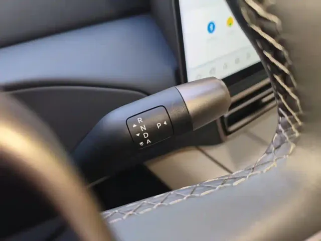 Li Auto MEGA — Фото автомобиля 13