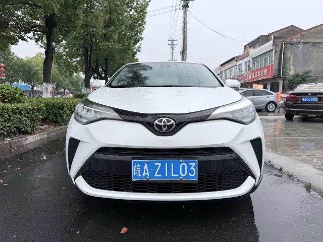 Toyota C-HR — Фото автомобиля 2