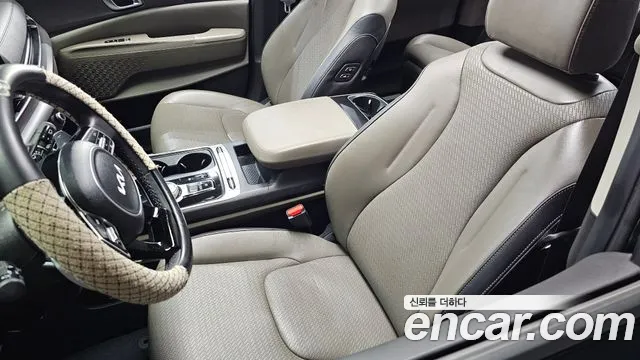 Kia Carnival Generation 4 — Фото автомобиля 29