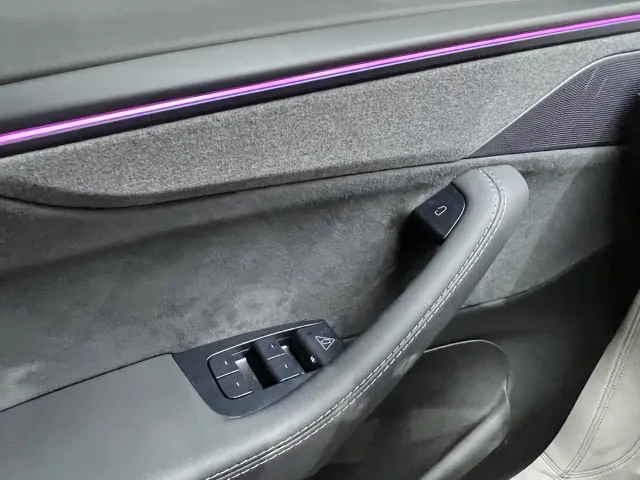 Tesla Model Y — Фото автомобиля 14