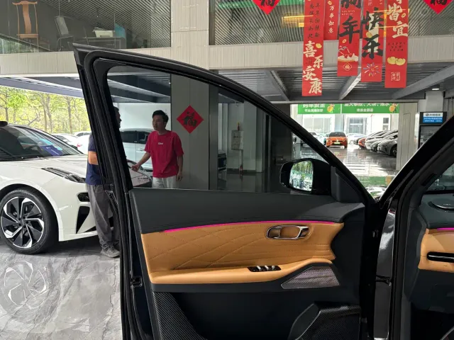 Geely Galaxy Starship 7 EM-i — Фото автомобиля 21