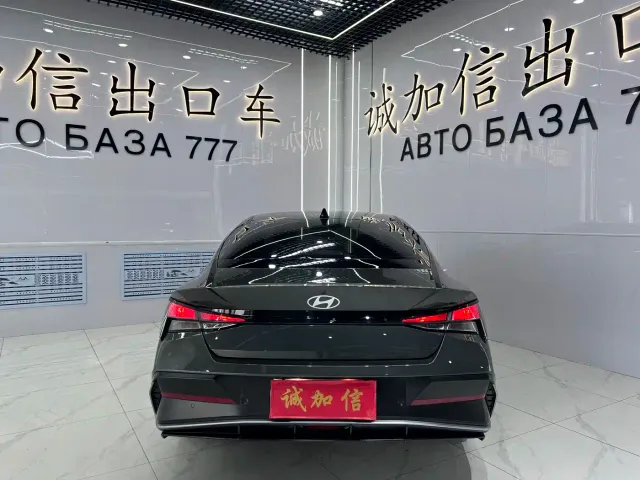 Hyundai Elantra — Фото автомобиля 5