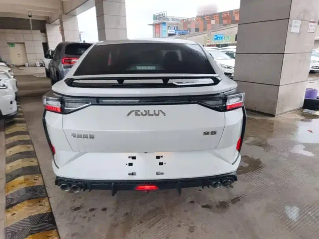 Dongfeng Yixuan — Фото автомобиля 5