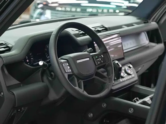 Land Rover Defender — Фото автомобиля 9