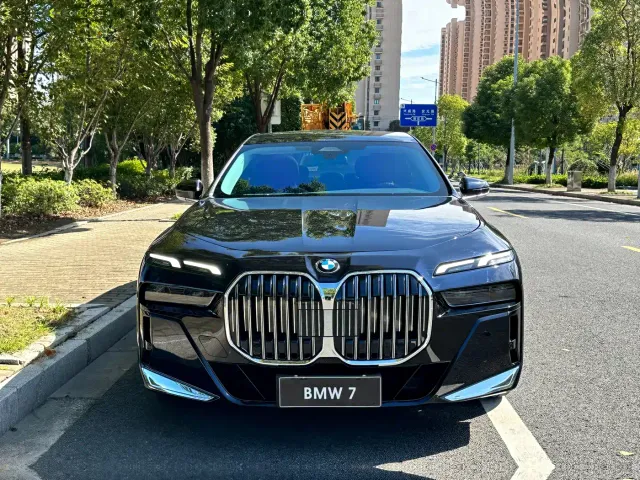 BMW 7 Series — Фото автомобиля 2