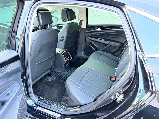 Volkswagen Passat — Фото автомобиля 14