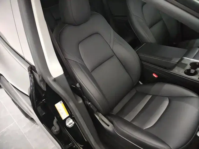 Tesla Model Y — Фото автомобиля 24