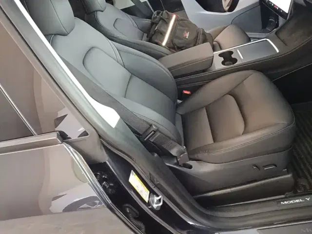 Tesla Model Y — Фото автомобиля 24