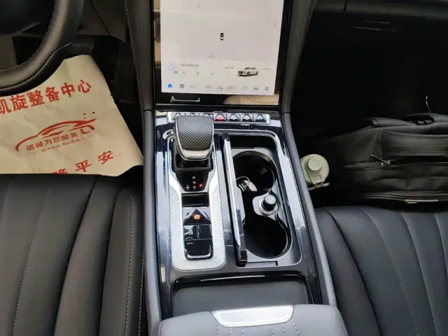 Hongqi H5 — Фото автомобиля 13