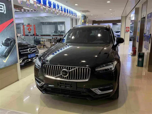 Volvo XC90 — Фото автомобиля 2