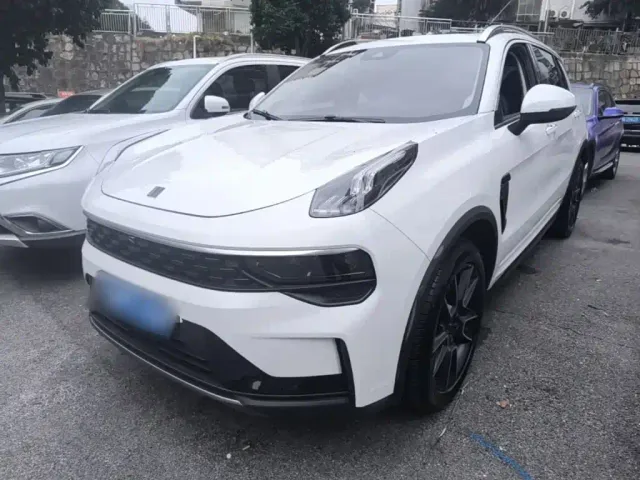 Фотография автомобиля — Lynk & Co 01