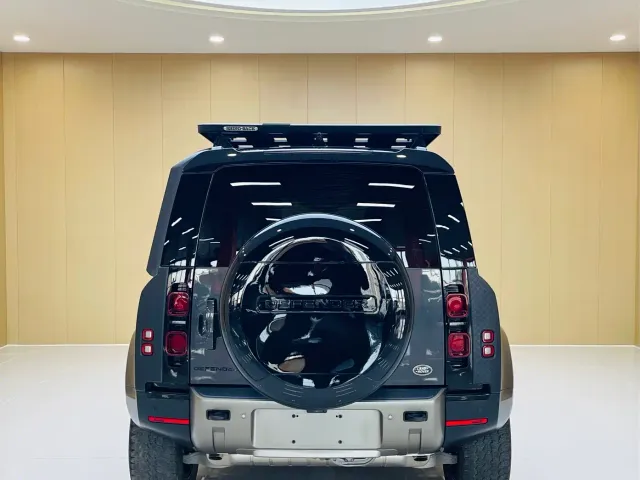 Land Rover Defender — Фото автомобиля 8