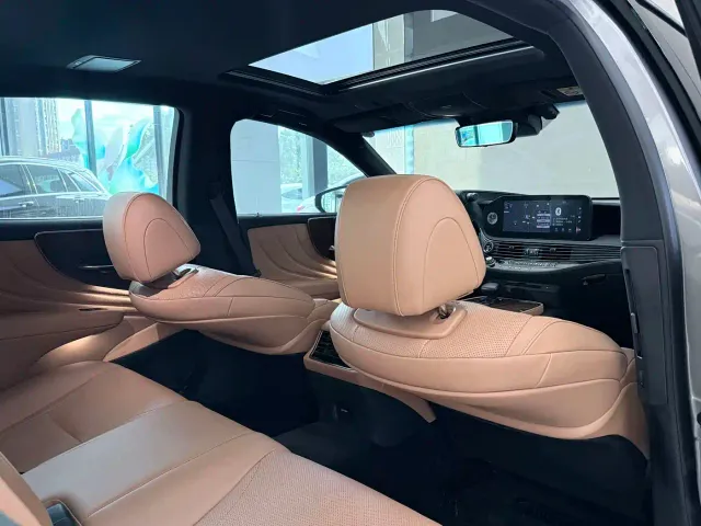 Lexus LS — Фото автомобиля 22