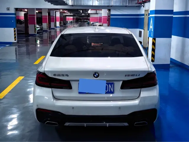 BMW 5 Series — Фото автомобиля 10