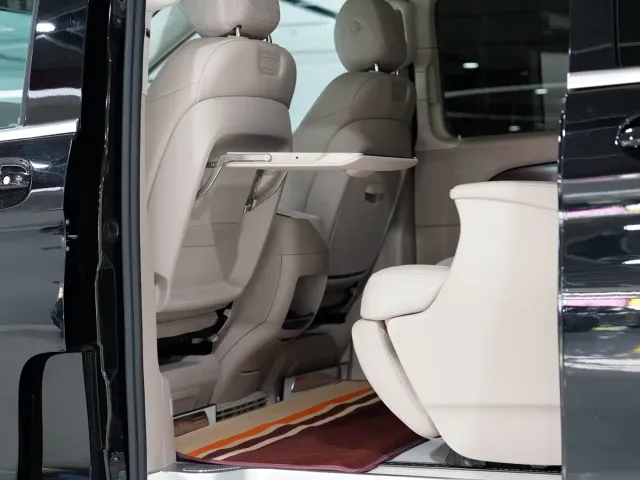 Mercedes-Benz V-Class — Фото автомобиля 18