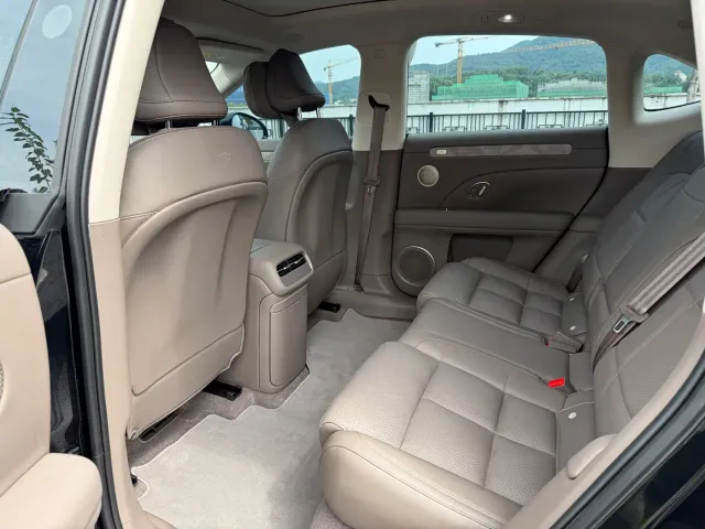 IM Motors LS6 — Фото автомобиля 9
