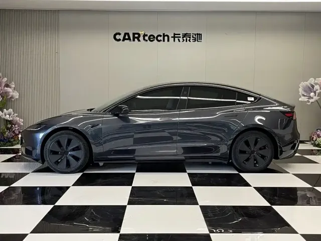 Tesla Model 3 — Фото автомобиля 8