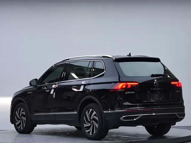 Volkswagen Tiguan L — Фото автомобиля 18