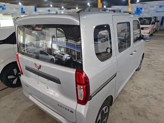 Wuling Zhiguang NEV — Фото автомобиля 6