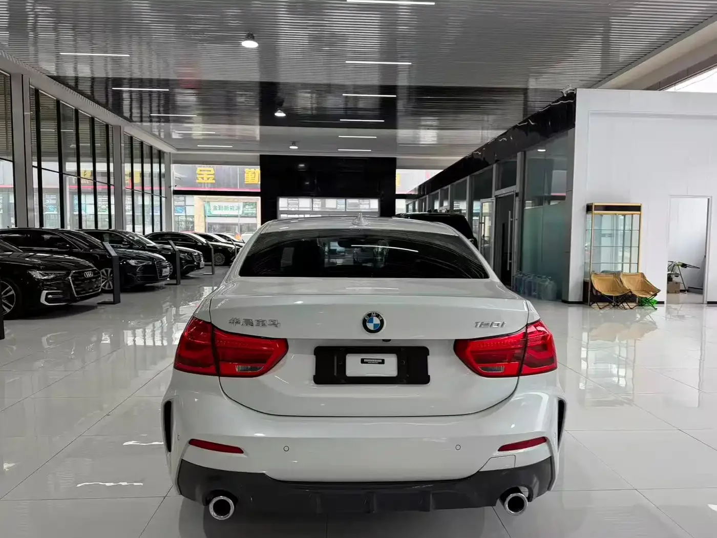 BMW BMW 1 Series 2022 120i M Sport — Фото автомобиля 4