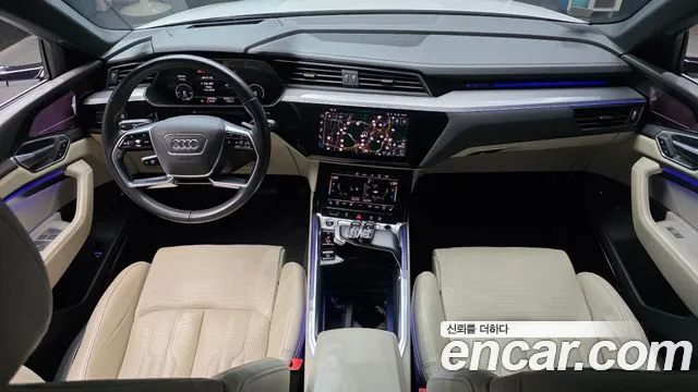 Audi e-tron — Фото автомобиля 7