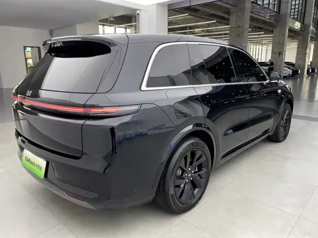 Li Auto L8 — Фото автомобиля 13