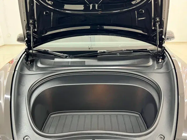 Tesla Model 3 — Фото автомобиля 16