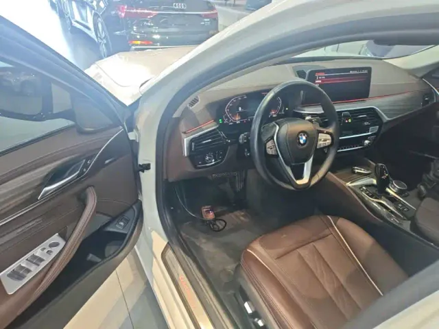 BMW 5 Series — Фото автомобиля 15