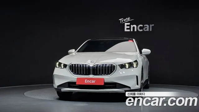 BMW 5 Series G60 — Фото автомобиля 3