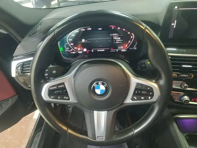 BMW 5 Series — Фото автомобиля 10