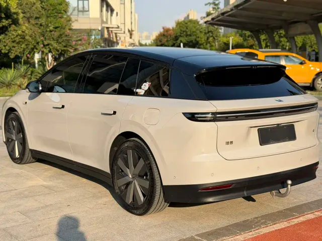 Li Auto i6 — Фото автомобиля 4