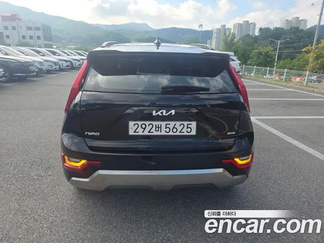 Kia Niro The All New Niro Signature — Фото автомобиля 3